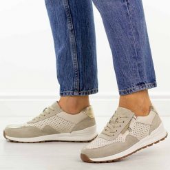 Beżowe skórzane sneakersy damskie Jezzi 9979. Brązowe półbuty damskie Jezzi, na jesień, w ażurowe wzory, z dresówki, casualowe, z okrągłym noskiem, bez obcasa, bez zapięcia. Za 259.00 zł.