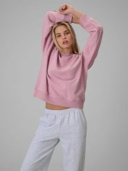 4F Bluza dresowa loose bez kaptura damska - różowa XS. Czerwone swetry damskie 4f, l, bez wzorów, z bawełny, bez kołnierzyka, bez ramiączek, bez kaptura. Za 129.99 zł.