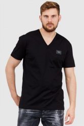 DOLCE & GABBANA Czarny t-shirt męski w serek z aplikacją z logo. Czarne t-shirty męskie Dolce and Gabbana, m, z aplikacjami, prążkowane, bez kołnierzyka. W wyprzedaży za 899.99 zł.