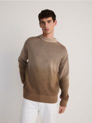 Sweter z efektem ombre - beżowy. Brązowe swetry przez głowę męskie Reserved, l, bez wzorów, z dzianiny, bez kołnierzyka. W wyprzedaży za 59.99 zł.