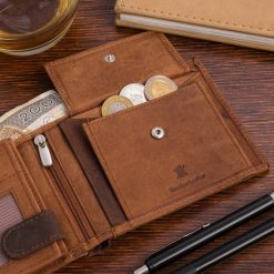 Portfel skórzany męski poziomy klasyczny brązowy RFiD Beltimore D37. Brązowe portfele męskie bez wzorów. Za 59.90 zł.