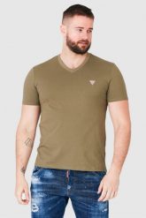 GUESS Khaki t-shirt męski w serek. Zielone t-shirty męskie Guess, m, z aplikacjami, bez kołnierzyka. W wyprzedaży za 99.99 zł.