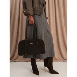 Torebka GINO ROSSI. Brązowe torebki do ręki damskie Gino Rossi, bez wzorów, klasyczne, bez dodatków. Za 399.99 zł.