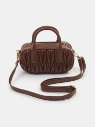 Pikowana torebka z imitacji skóry z długim paskiem - beżowy. Brązowe torebki do ręki damskie Sinsay, bez wzorów, ze skóry, pikowane, bez dodatków. Za 49.99 zł.