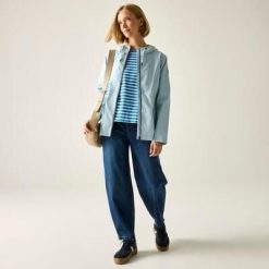 Damska wodoodporna kurtka z kapturem Bayletta. Niebieskie kurtki damskie Regatta, bez wzorów, z poliesteru, z kapturem. Za 229.99 zł.