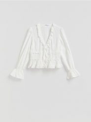 Bluzka z wiązaniem - złamana biel. Bluzki damskie Reserved, l, bez wzorów, z bawełny, bez kołnierzyka, bez ramiączek. Za 119.99 zł.