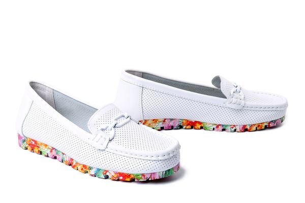ARTIKER RELAKS 58C0432 white, półbuty damskie. Białe półbuty damskie Artiker Relaks, na lato, bez wzorów, ze skóry, bez obcasa, bez zapięcia. Za 138.68 zł.