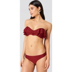 Hannalicious x NA-KD Dół bikini z niskim stanem - Red. Bikini damskie marki Hannalicious x NA-KD. W wyprzedaży za 24.28 zł.