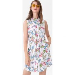 Wzorzysta sukienka - Biały. Białe sukienki damskie marki House, bez wzorów, bez kołnierzyka, bez ramiączek. Za 79.99 zł.