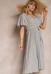 Niebiesko-Beżowa Sukienka o Rozkloszowanym Kroju z Gumką w Talii i Kopertowym Dekoltem z Materiałowym Paskiem Qrissa. Niebieskie sukienki damskie Renee, na co dzień, l, bez wzorów, z materiału, bez kołnierzyka, bez ramiączek, midi, kopertowe. Za 59.99 zł.