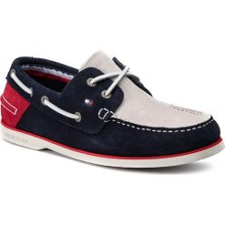 Mokasyny TOMMY HILFIGER - Classic Suede Boatshoe FM0FM02112 Rwb 020. Mokasyny męskie marki Tommy Hilfiger. Za 449.00 zł.