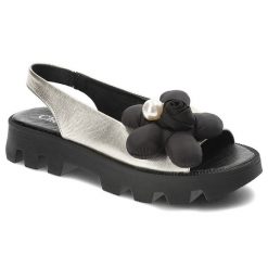 Złote Sandały Chebello Modne Obuwie Damskie. Żółte klapki damskie CheBello, bez wzorów, z materiału, eleganckie, bez obcasa. Za 349.00 zł.