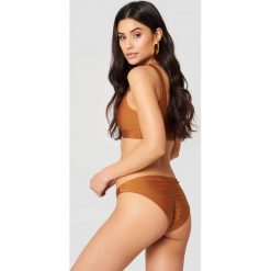 Hannalicious x NA-KD Dół bikini z marszczeniem - Brown. Bikini damskie marki Hannalicious x NA-KD. W wyprzedaży za 24.28 zł.
