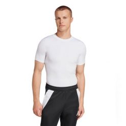 Koszulka męska adidas Techfit Short Sleeve Tee. Białe koszulki sportowe męskie Adidas, m, bez wzorów, bez kołnierzyka, bez ramiączek, do piłki nożnej, techfit (adidas). Za 103.99 zł.