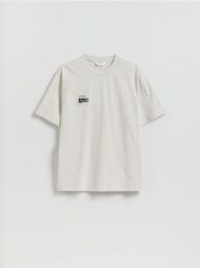 T-shirt relaxed z nadrukiem na plecach - jasnoszary. Szare t-shirty męskie Reserved, l, bez wzorów, z bawełny, bez kołnierzyka. Za 69.99 zł.