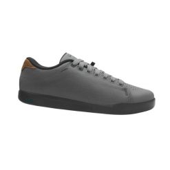 Buty Giro Deed. Czarne buty sportowe męskie GIRO, bez zapięcia, rowerowe. W wyprzedaży za 379.00 zł.