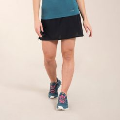 Spódnico - spodenki do biegania w terenie damskie Kiprun. Czarne szorty sportowe damskie KIPRUN, m, bez wzorów, ze skóry, sportowe, do biegania. Za 119.99 zł.