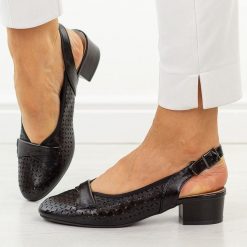 Czarne czółenka damskie na obcasie Jezzi asa200-18. Czarne czółenka damskie Jezzi, w ażurowe wzory, ze skóry, casualowe, z okrągłym noskiem, bez obcasa, na obcasie, bez zapięcia. Za 199.00 zł.