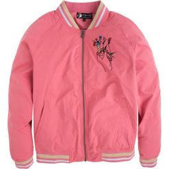 Kurtka w kolorze różowym. Kurtki damskie marki Pepe Jeans. W wyprzedaży za 319.95 zł.