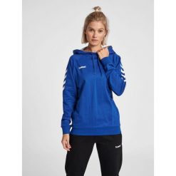 Bluza damska z kapturem Hummel hmlGO. Niebieskie bluzy damskie Hummel, na wiosnę, s, z aplikacjami, z bawełny, z kapturem. Za 185.65 zł.