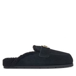 Klapki Armani Exchange. Czarne klapki damskie Armani Exchange, bez wzorów, bez obcasa. Za 839.99 zł.