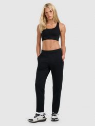 4F Spodnie dresowe damskie - czarne S. Czarne spodnie dresowe damskie 4f, s, bez wzorów, z dresówki. Za 189.99 zł.