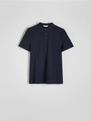 Koszulka polo regular ze stójką - granatowy. Niebieskie koszulki polo męskie Reserved, l, bez wzorów, z bawełny, bez ramiączek. W wyprzedaży za 55.99 zł.