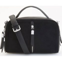 Torebka kuferek z odpinanym paskiem - Czarny. Torebki do ręki damskie marki Reserved. Za 119.99 zł.