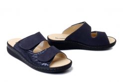 DR. BRINKMANN 700721-05 blau, klapki damskie. Niebieskie klapki damskie Dr. Brinkmann, bez wzorów, ze skóry, bez obcasa. Za 289.90 zł.