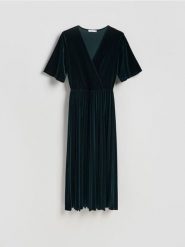 Welurowa sukienka z plisowaniem - morski. Zielone sukienki damskie Reserved, l, bez wzorów, z tkaniny, bez kołnierzyka, bez ramiączek, midi, rozkloszowane. Za 139.99 zł.