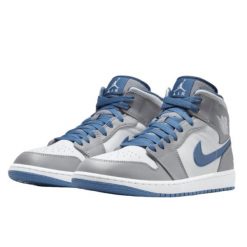 Buty do chodzenia dla dorosłych Air Jordan 1 Mid True Blue. Niebieskie obuwie sportowe damskie Jordan, bez wzorów, z bawełny, do koszykówki, Nike Air Jordan. Za 1,433.76 zł.
