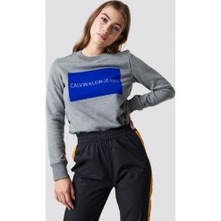 Calvin Klein Sweter Institutional Flock Box Reg - Grey. Bluzy damskie marki Calvin Klein. Za 404.95 zł.
