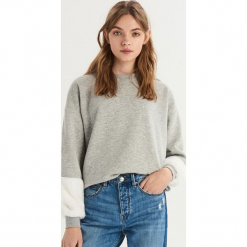 Bluza z pluszowymi rękawami - Jasny szar. Szare bluzy damskie Sinsay. Za 49.99 zł.