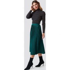 NA-KD Trend Plisowana spódnica midi - Green. Spódnice damskie marki NA-KD Trend. Za 121.95 zł.