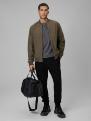 4F Spodnie dresowe joggery męskie - czarne M. Czarne spodnie sportowe męskie 4f, m, bez wzorów, z dresówki, na fitness i siłownię. Za 149.99 zł.