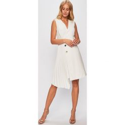 Pinko - Sukienka. Czarne sukienki damskie Pinko, na co dzień, bez wzorów, z materiału, casualowe, bez kołnierzyka, bez ramiączek, mini, plisowane. Za 1,249.00 zł.