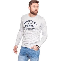 Mustang MUSTANG PRINTED LONGSLEEVE MID GREY MELANGE 1006839 4140 M. Bluzki z długim rękawem męskie marki Mustang. Za 89.99 zł.