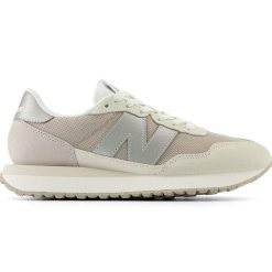 Buty damskie New Balance WS237MSB – beżowe. Brązowe obuwie sportowe damskie New Balance, bez wzorów, z gumy. Za 199.99 zł.