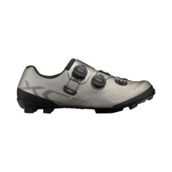 Buty Shimano SH-XC702. Szare buty sportowe męskie Shimano, z gumy, bez zapięcia, rowerowe. W wyprzedaży za 675.80 zł.