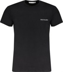 Trussardi T-SHIRT MĘSKI Z KRÓTKIM RĘKAWEM TRUSSARDI CZARNY XL. Czarne t-shirty męskie Trussardi, m, bez wzorów, bez kołnierzyka. Za 79.80 zł.