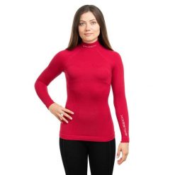 KOSZULKA EXTREME WOOL LS11930 DAMSKA-RASPBERRY s. Czerwone koszulki sportowe damskie Brubeck, s, bez wzorów, bez kołnierzyka, bez ramiączek, trekkingowe. Za 259.39 zł.