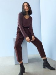 Sztruksowe spodnie mom fit - czerwony. Czerwone spodnie materiałowe damskie Sinsay, bez wzorów, z jeansu. Za 69.99 zł.