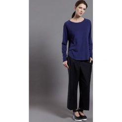 Koszulka "Luxemburg" w kolorze granatowym. T-shirty damskie Frieda Sand, z bawełny, z okrągłym kołnierzem, z długim rękawem. W wyprzedaży za 86.95 zł.
