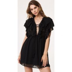 Czarna Sukienka Agrestal. Czarne sukienki damskie Born2be, na imprezę, m, z aplikacjami, z tkaniny, bez kołnierzyka, bez ramiączek, mini. Za 179.99 zł.