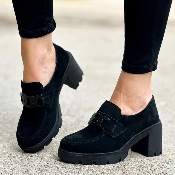 Czarne skórzane zamszowe mokasyny damskie Filippo Dp4785/23. Czarne mokasyny damskie Filippo, ze skóry, biznesowe. Za 199.99 zł.