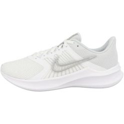 Buty do biegania damskie Nike Wmns Downshifter 11. Białe obuwie sportowe damskie Nike, bez wzorów, do biegania. Za 403.00 zł.