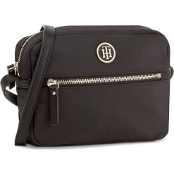 Torebka TOMMY HILFIGER - Chic Nylon Crossover AW0AW04841 002. Listonoszki damskie Tommy Hilfiger, z nylonu. W wyprzedaży za 189.00 zł.