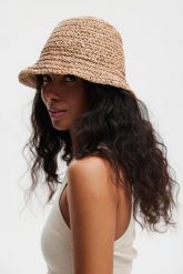 KAPELUSZ BUCKET KARMELOWY One size - Flawless. Czapki i kapelusze damskie Flawless, w ażurowe wzory, z włókna. Za 210.00 zł.