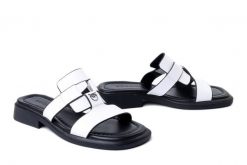 BOCCATO 149.3868 77 T SYH biały, klapki damskie. Białe klapki damskie Boccato, bez wzorów, ze skóry, bez obcasa, na obcasie. Za 242.17 zł.