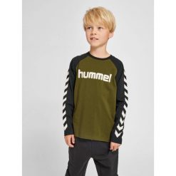 Dziecięca koszulka z długim rękawem Hummel Boys. Zielone t-shirty dla chłopców Hummel, bez wzorów, z bawełny, bez ramiączek. Za 178.00 zł.